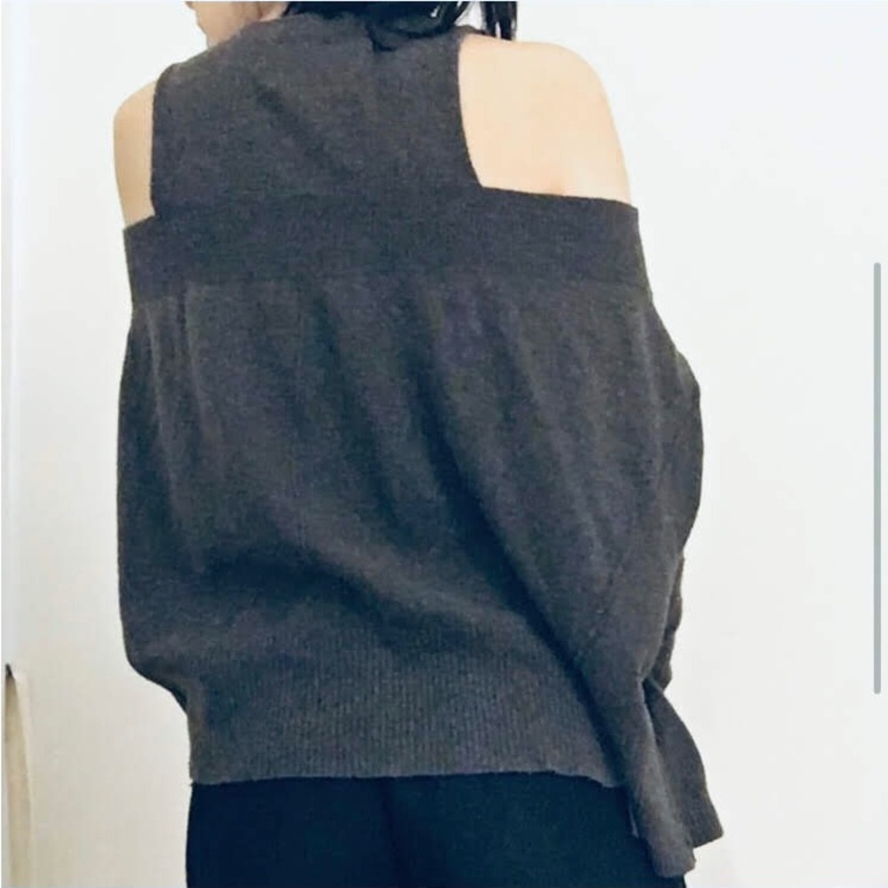 🎁FW2P/$30 All Saints cropped cold shoulder sweater s/m AS IS - Picture 2 of 4